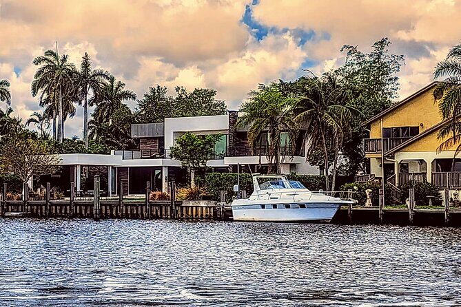 1 Hour Private Boat Tour in Fort Lauderdale Up to 12 people - Captain service: plan for the extra $50 and why it matters