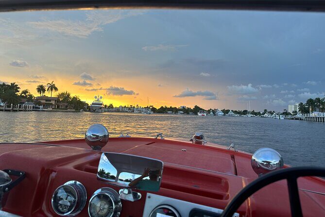 2 Hour Classic Self Drive Boat Rental in Fort Lauderdale - Captain Time on a Retro Classic Cruiser