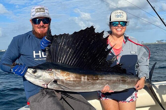 Deep sea fishing charters in Fort Lauderdale aboard 52' Hatteras - Price and Logistics: What $995 Gets You (and Why It Can Be Fair)