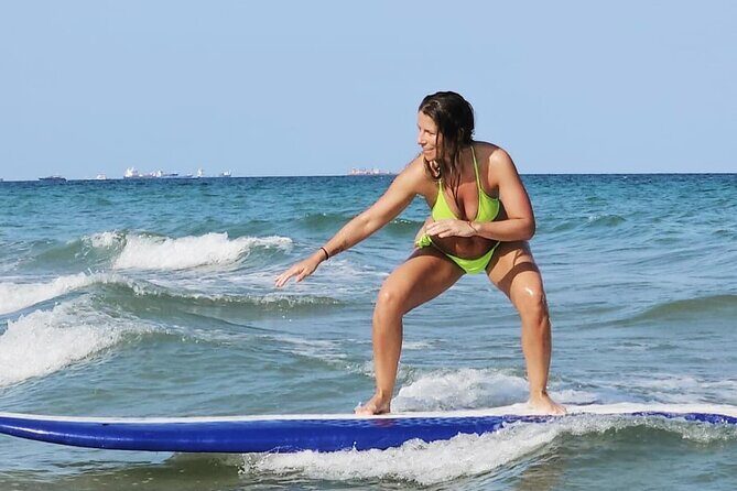 Epic Surf Lessons Dania Beach - The on-beach start: safety and surfboard dynamics first