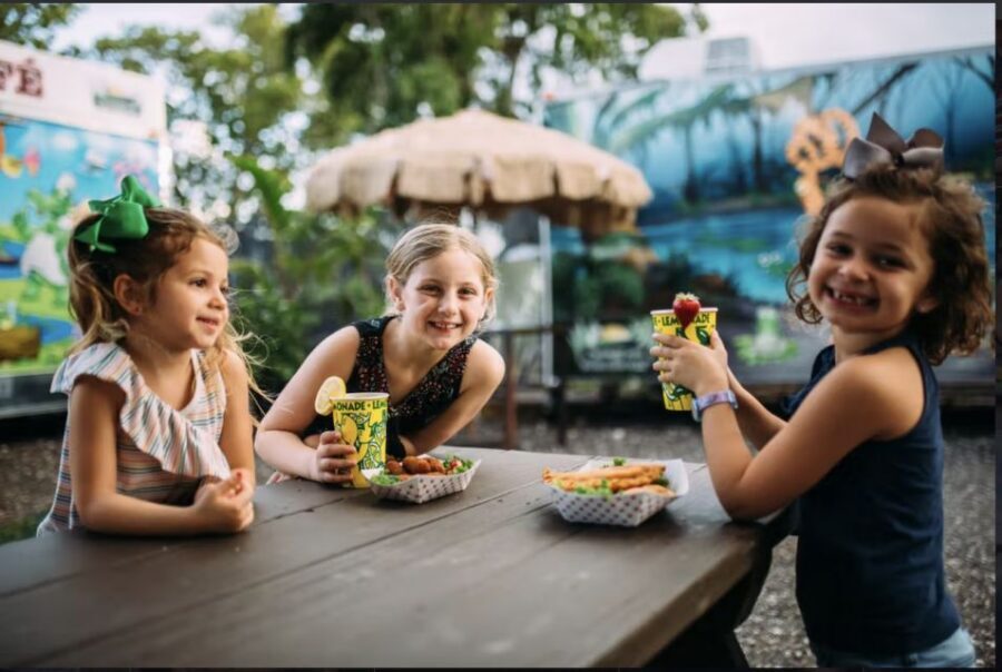 Everglades: Sawgrass Park Airboat Adventure Package - Gator Grill lunch credit: easy planning, plus a bird-watching warning