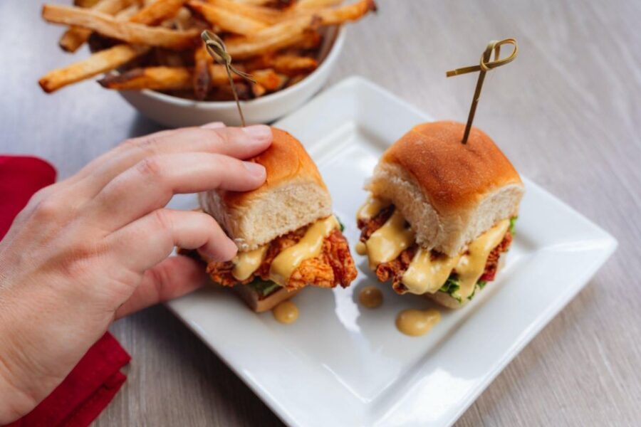 Fort Lauderdale: Food & Drinks Tour - Cocktails and drink pairings: alcohol is included, but you control your pace