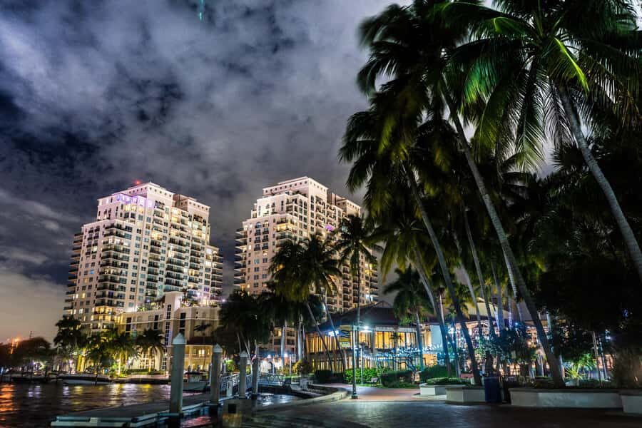 Fort Lauderdale: Ghosts and Ghouls Haunted Walking Tour - A Mile of Haunted Ground: Riverwalk, Esplanade Park, and Old Streets