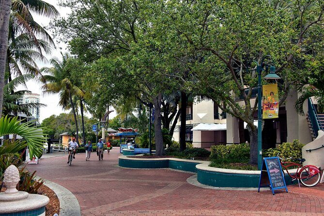 Fort Lauderdale History and Sightseeing Tour on Electric Bike(s) - Waterfront Park to Victoria Park: parks, tennis, and bike-lane cruising