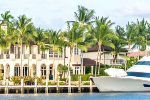Fort Lauderdale: Millionaire's Row Cruise with Drinks - The Captain and Host Narration: Stories, Legends, and Real Super-Yacht Talk