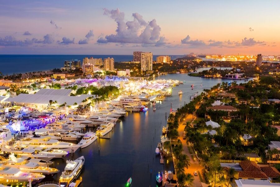 Fort Lauderdale: Millionaire's Row Cruise with Drinks - Boat Comfort and Photo Setup: Open-Air Deck, Shade, and Seating Reality