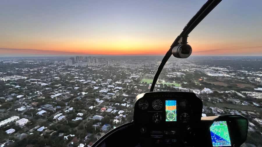 Fort Lauderdale : Romantic Champagne Helicopter Flight Tour - The 30-minute helicopter flight: coastline, canals, and beach views