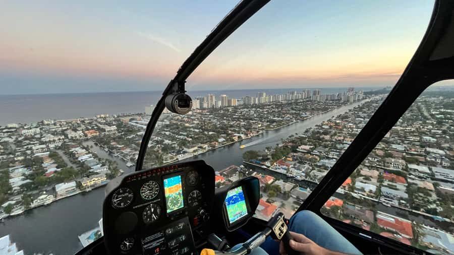 Fort Lauderdale : Romantic Champagne Helicopter Flight Tour - Who this helicopter champagne flight is best for