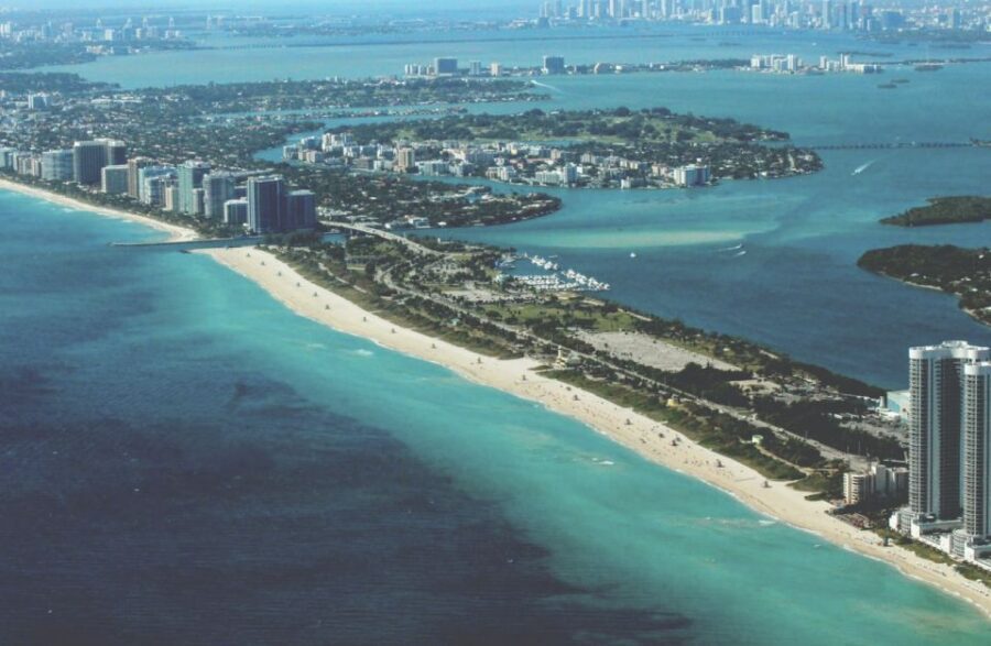 From Fort Lauderdale: Best of Miami Small Group Tour w/Boat - South Beach and the Art Deco District: The Fast Visual Hit