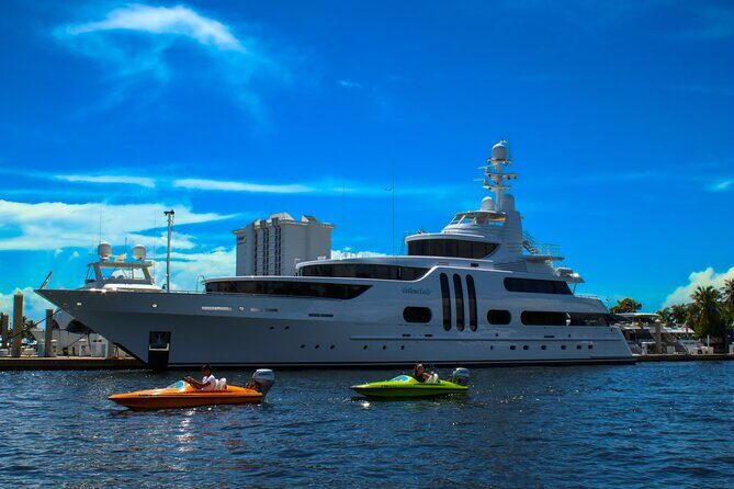 Ft. Lauderdale Mini Powerboat Rental. Canal, Yacht, Mansion Tour - Your mini powerboat hour: instruction first, then pure self-drive sightseeing