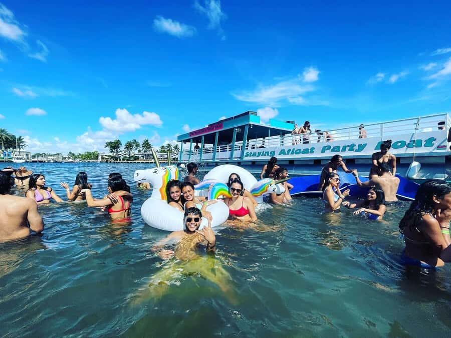 Ft. Lauderdale: Party Boat Tour to the Sandbar with Tunes - A 2-hour party cruise with real momentum