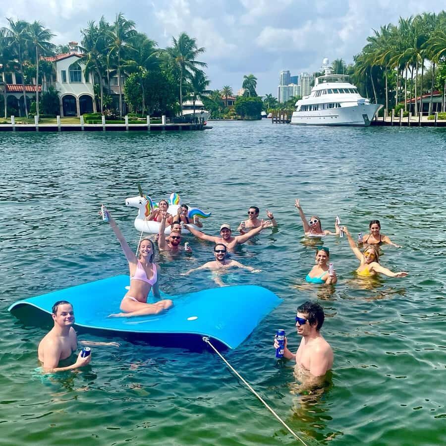 Ft. Lauderdale: Party Boat Tour to the Sandbar with Tunes - The yacht and mansion cruise: the glamour portion