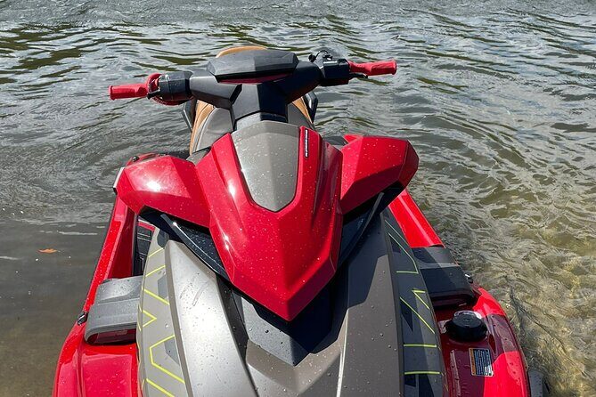 Jetski Rentals - Your 1-hour plan on Yamaha waverunners (and what happens before you zoom)