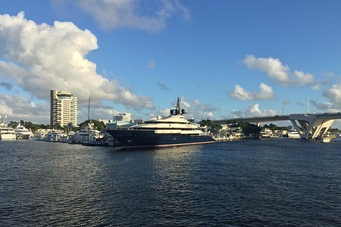 Jungle Queen Riverboat 90-Minute Narrated Sightseeing Cruise in Fort Lauderdale - Food and drinks on board: what you can buy and how it changes the mood