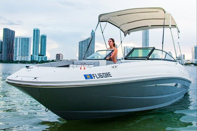 Private 4 hour Boat Rental with Captain in Fort Lauderdale! - The 4-Hour Plan: Sandbar Time Plus Skyline Cruising