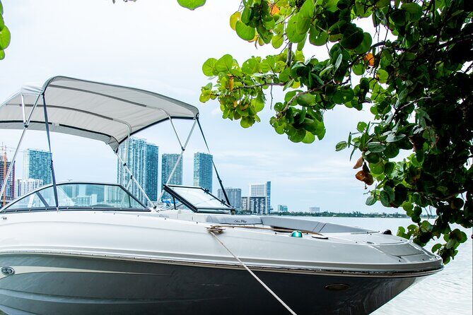 Private Moon-Watch Boat Cruise in Fort Lauderdale - Drinks Included: Prosecco, Water, and a Less-Rushed Evening