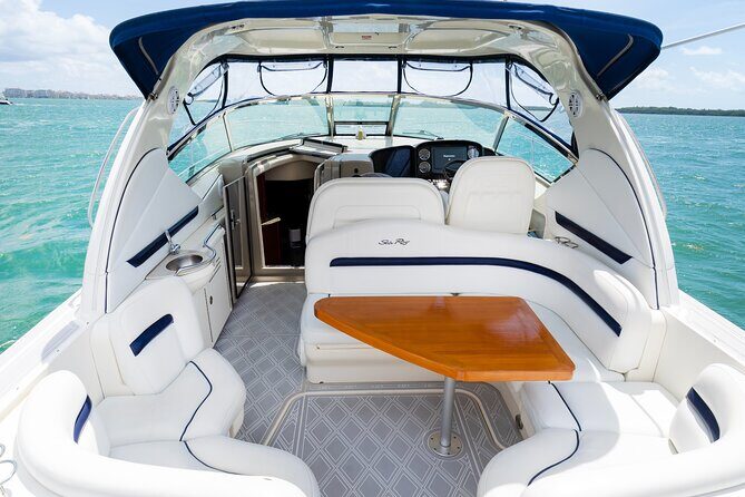 Private tour for 12 people on a 40 ft Yacht, Ft Lauderdale bay - What you’ll see: Intracoastal Waterway views, mansion district cruising, and sandbars