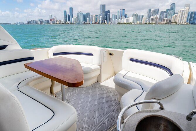 Private tour for 12 people on a 40 ft Yacht, Ft Lauderdale bay - Onboard comfort that makes groups happier (or not)