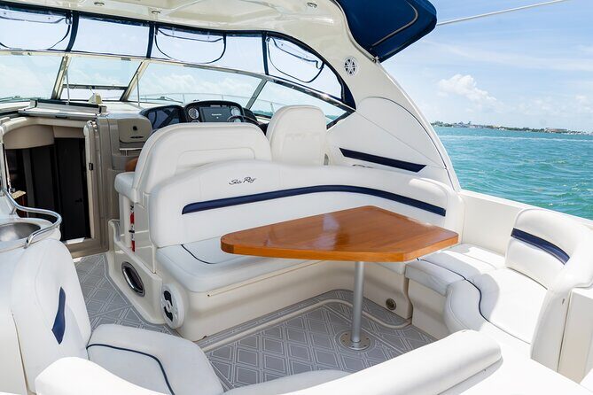 Private tour for 12 people on a 40 ft Yacht, Ft Lauderdale bay - Captain setup and group size: the practical stuff that matters