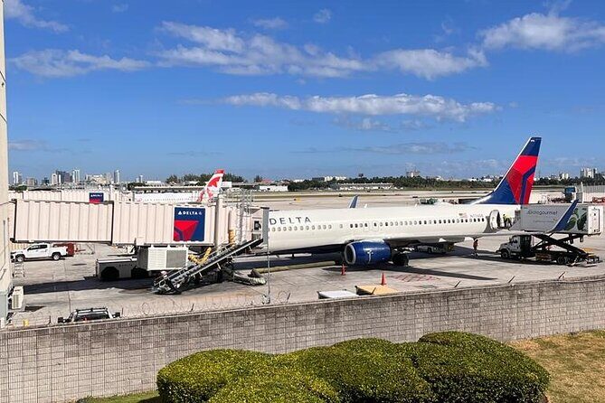 Transfer From Fort Lauderdale Airport with Meet & Greet Service - What the Pickup Really Looks Like at Fort Lauderdale Airport