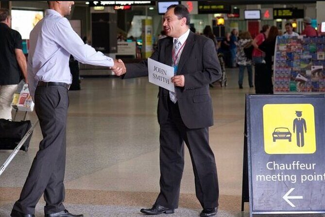 Transfer From Fort Lauderdale Airport with Meet & Greet Service - Black Premium Vehicles: Comfort, Cleanliness, and Luggage Help